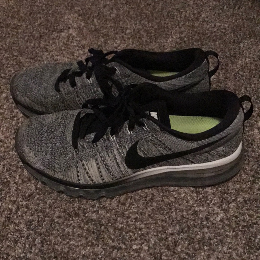 Men’s Nike tennis shoes Flyknit Max Sz 9